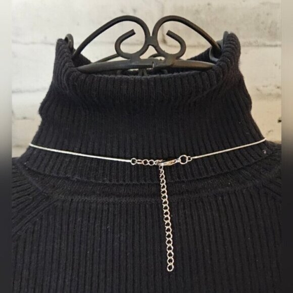 Beautiful teardrop shaped pendant. Made with different Shades of resin - Picture 7 of 7